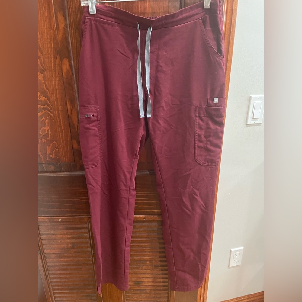 Figs Yola Skinny Scrub Pants in Burgundy